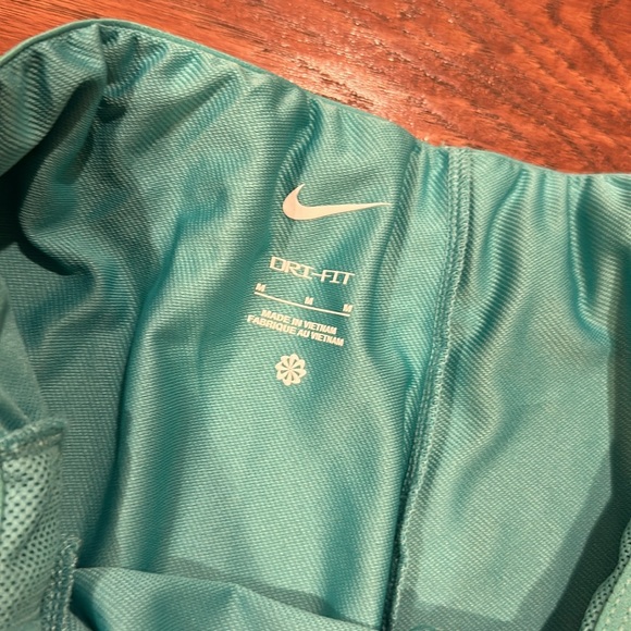 Nike shorts - Picture 3 of 5
